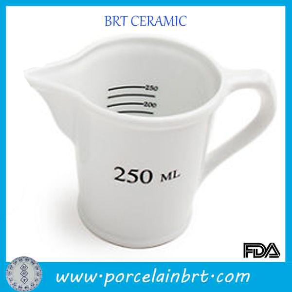 Wholesale White Ceramic 250ml Measuring Cup with Handle/Spout/Poecelain Measuring Cup