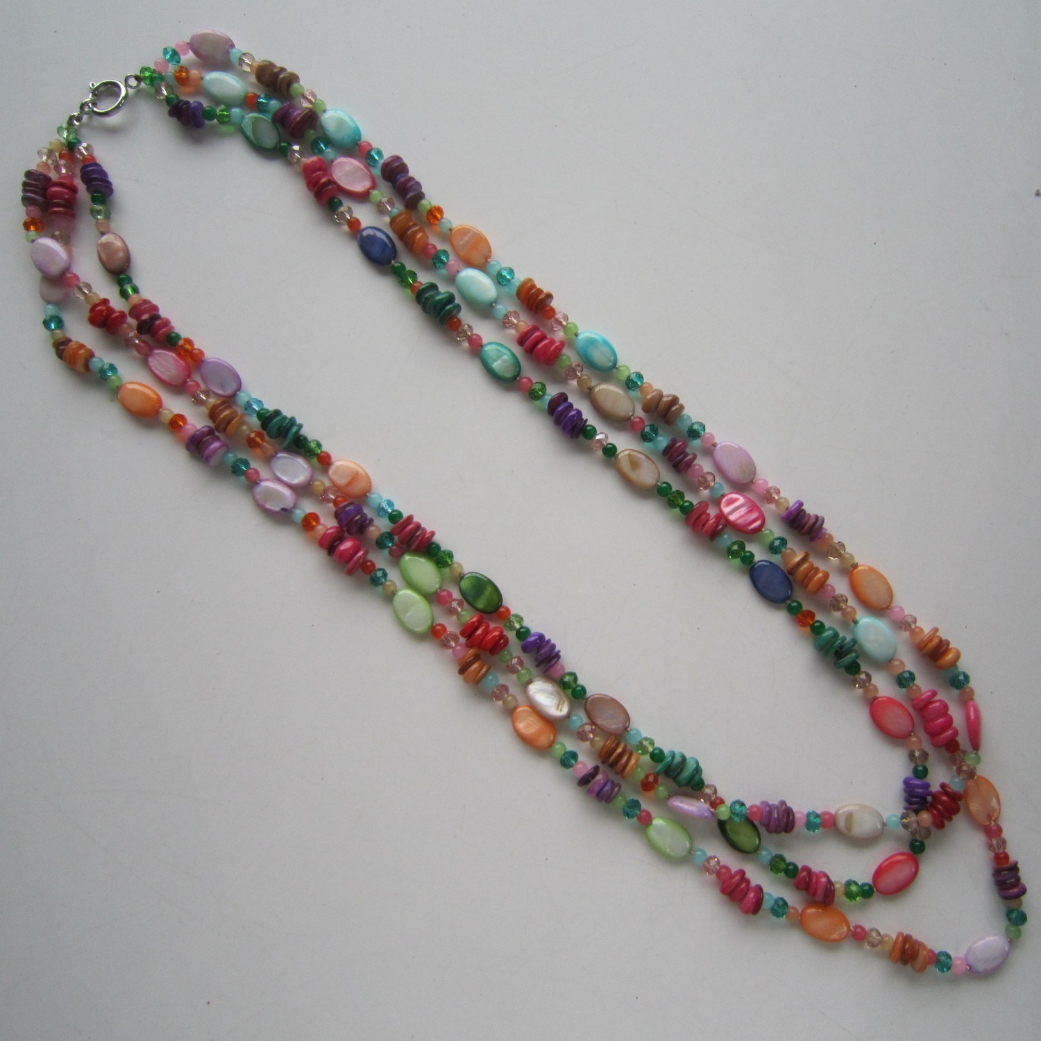 3 Rows Bright Necklace Made of Shell and Crystal