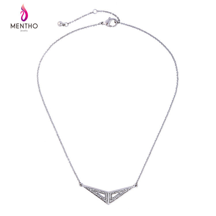 Simple Retro Alloy Diamond Studded Geometric Pendant Short Clavicle Necklace