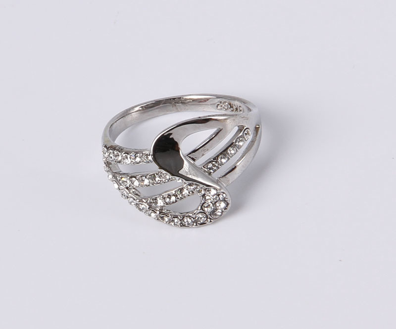 Zinc Alloy Fashion Jewelry Ring with Crystal Rhinestones