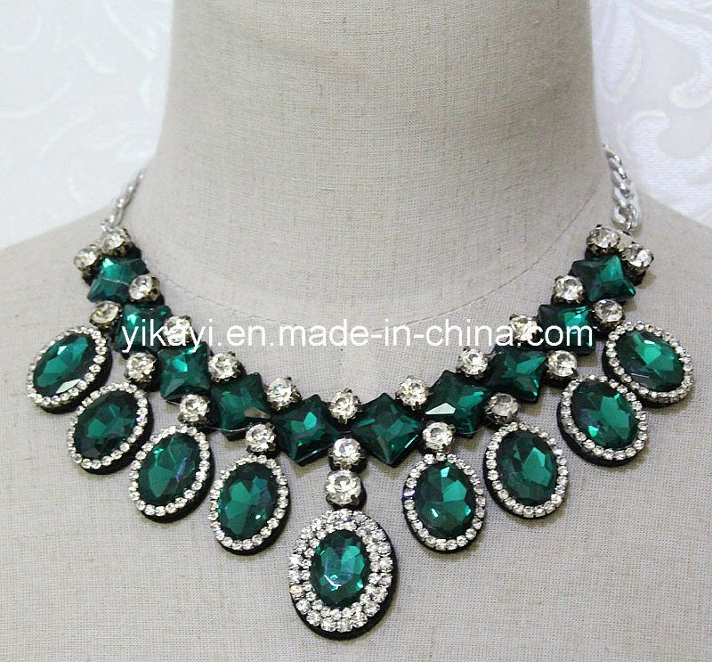 Women Fashion Green Oval Glass Crystal Pendant Collar Necklace (JE0203)