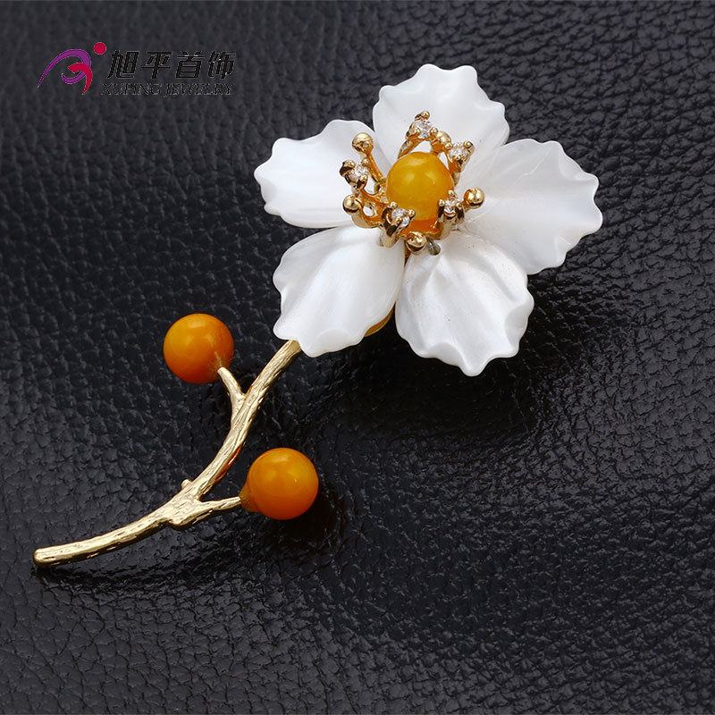Xuping Fashion Rhodium -Plated Crystals From Swarovski Jewelry Leaf Flower-Shaped Jewelry Brooch -X0421008