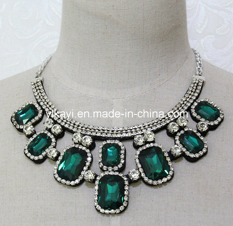 Women Fashion Green Square Glass Crystal Pendant Collar Necklace (JE0204)
