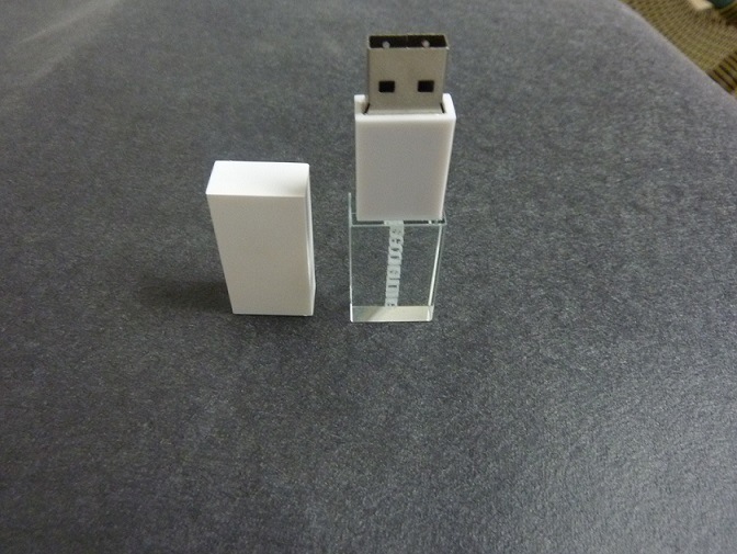 Custom Engraving Logo Design Crystal USB Flash Drive (OM-C106)