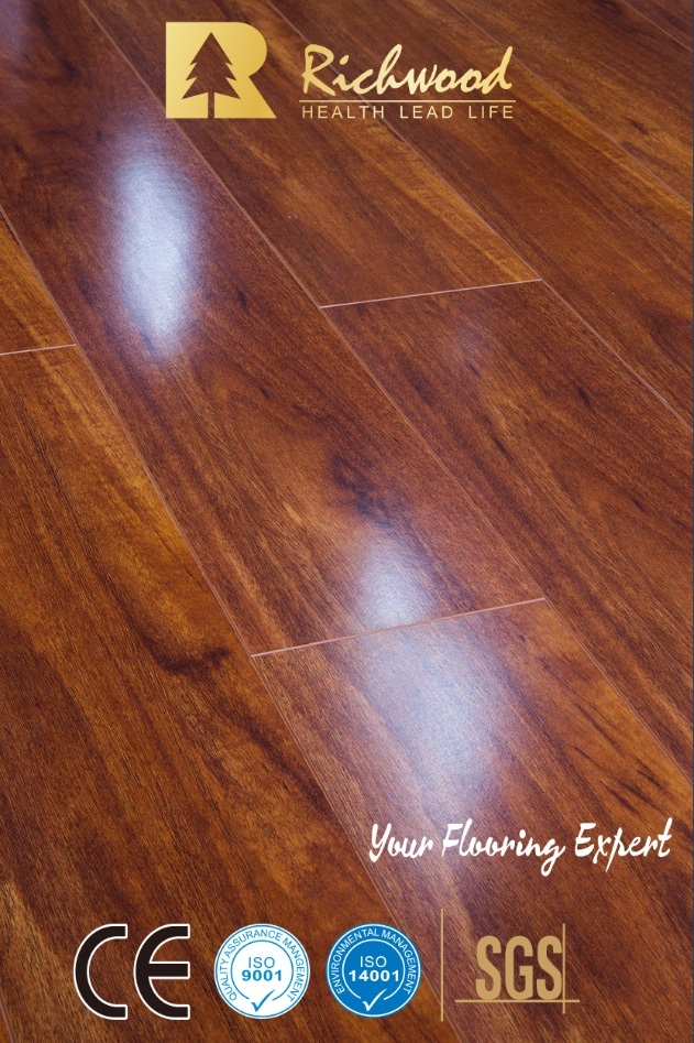 8mm E1 High Gloss Laminated Flooring