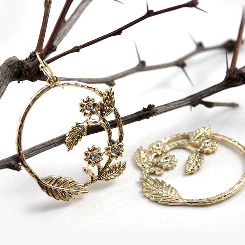 Zinc Alloy Flower Drop Earrings with Mini Faceded Crystal Earrings