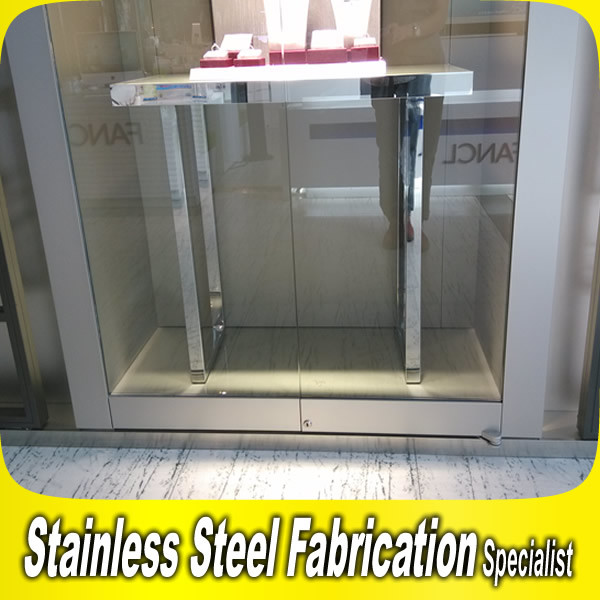 Keenhai Custom-Made Stainless Steel+Clear Glass Jewelry Display Rack