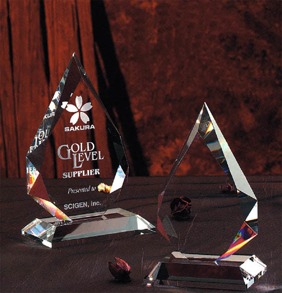 High Quality Prismatic Crystal Award with Laser Client Logo
