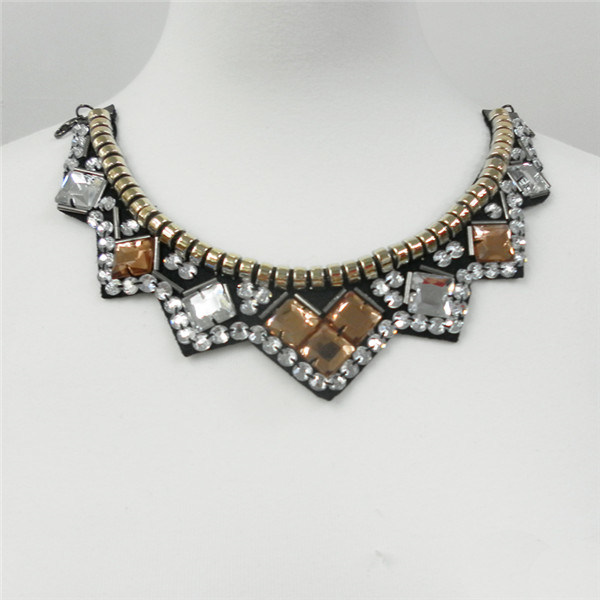 2014 Fashion Dazzling Garment Bead Necklace (HMC094)