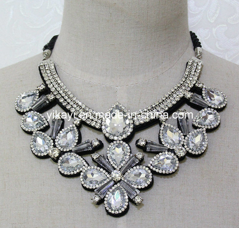 Lady Fashion White Glass Crystal Pendant Necklace Costume Jewelry (JE0208)