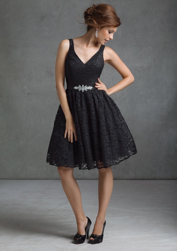 Open-Back Sleeveless Brooch Satin Sash Black Lace A-Line Short Bridesmaid Fashion Dresses (FD3004)