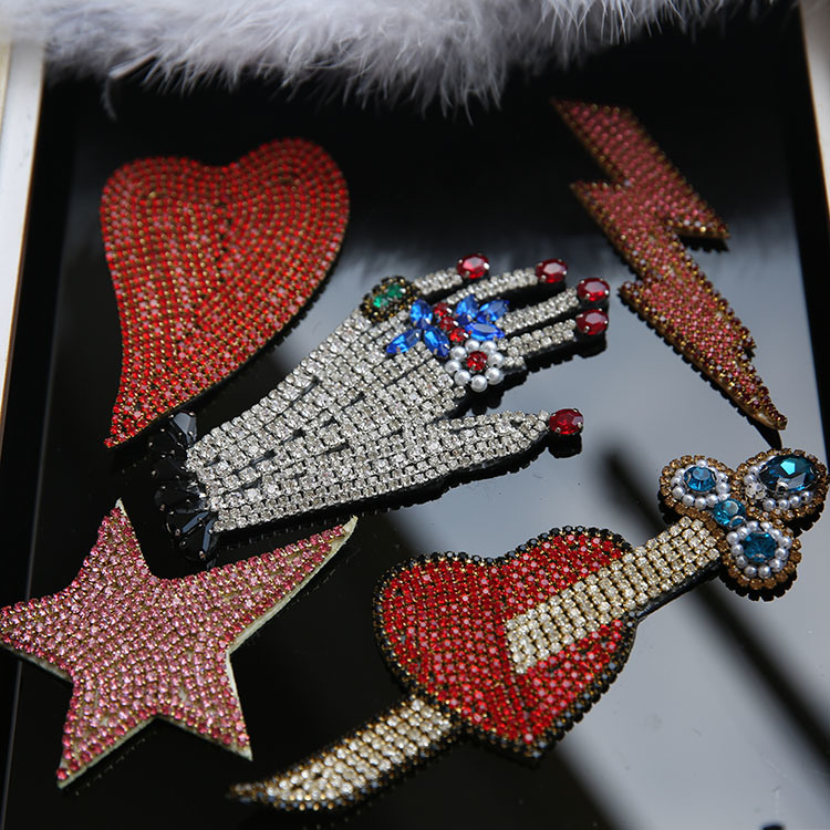 Custom Rhinestone Heart Embroidery 3D Patch Crystal for Clothing Accessories