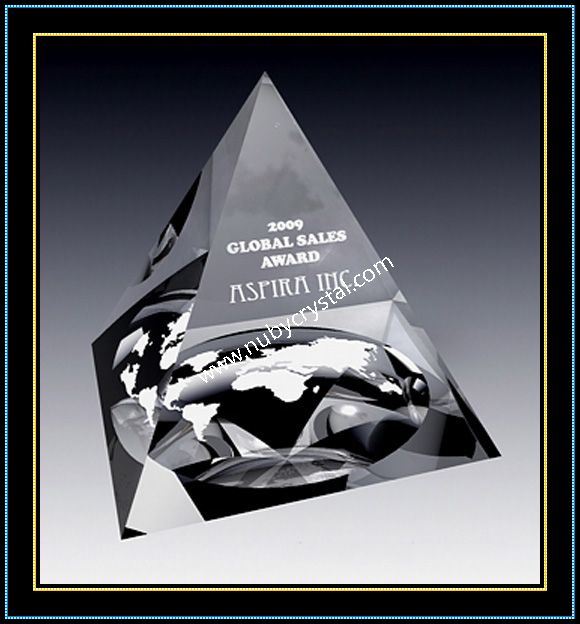 Crystal Pyramid Paperweights for Corporate Promotion Gift