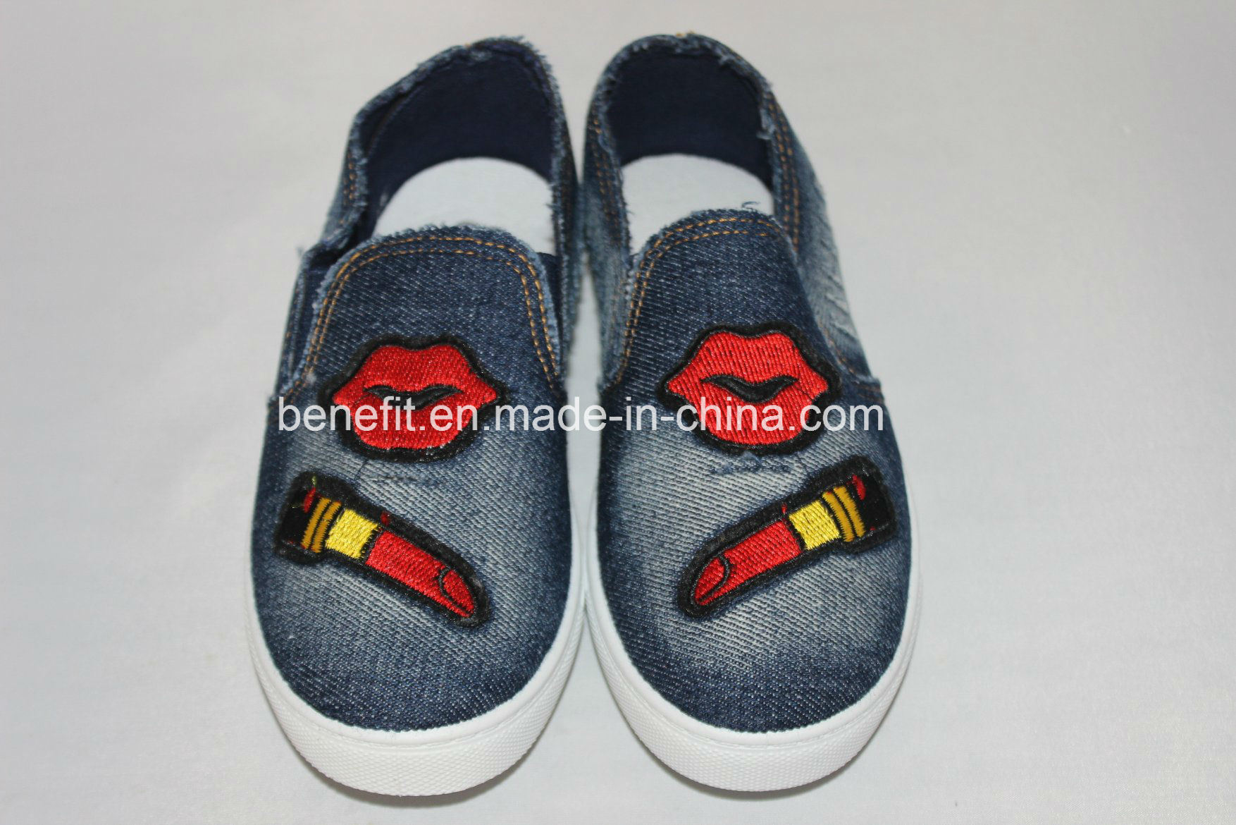 Canvas Shoes with Embroidery Decoration