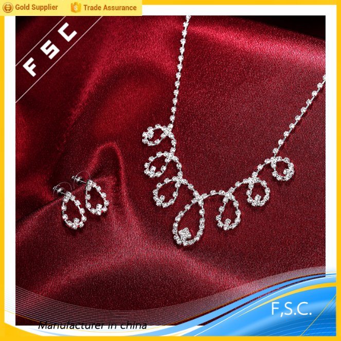 Fashion Necklace and Earrings Wedding Jewelry Sets in Crystal