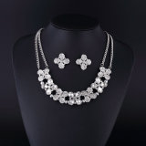 Four Leaf Fashion Rhinestone and Crystal Silver Plating Necklace