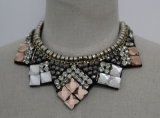 Square Crystal Fashion Costume Jewelry Necklace (JE0084)