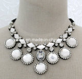 Lady Fashion Jewelry White Glass Crystal Pendant Collar Necklace (JE0198)