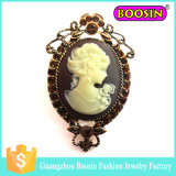 China Wholesale Crystal Metal Vintage Gold Cameo Brooch for Dress