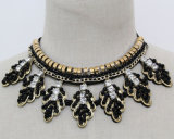 Fashion Costume Jewelry Leaf Crystal Chunky Choker Necklace (JE0182)
