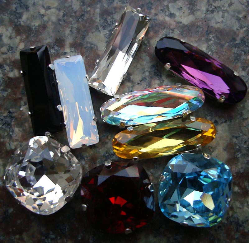 Crystal Beads With Metal Claw (300)