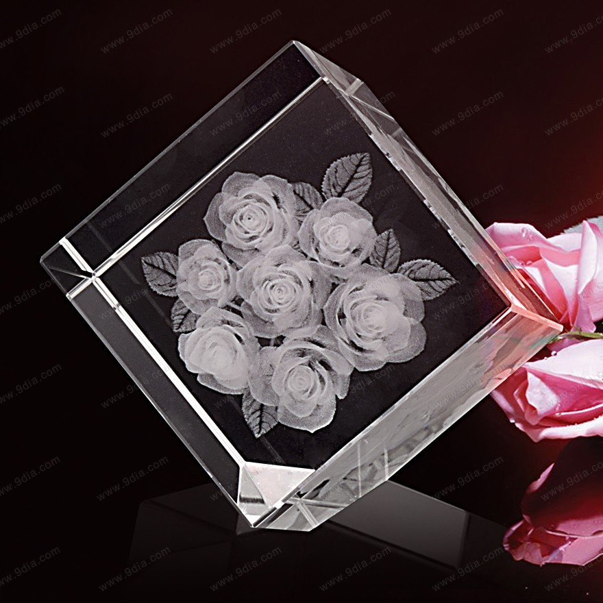 Crystal Cube with 3D Laser Inside