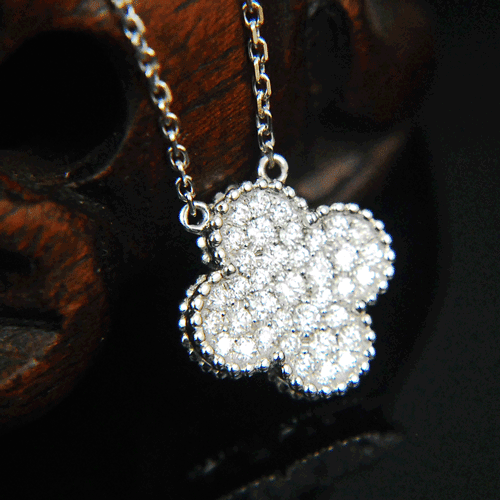 Four-Leave Clover Pendant Fashion Jewelry Necklace
