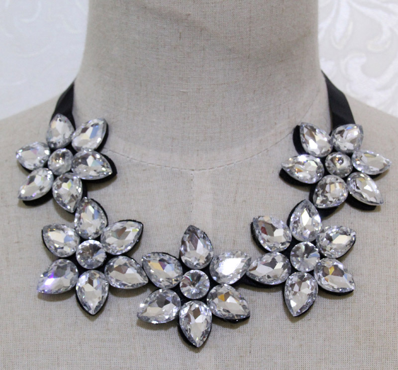 Lady Fashion Flower Crystal Collar Necklace Costume Jewelry (JE0187)