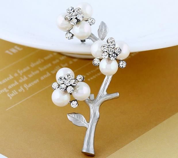 Fashion Butterfly Decorative Rhinestone Brooch Jewelry Safety Pins