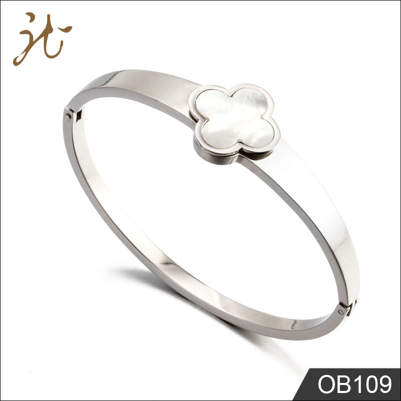Four Leaf Clovers Bangle Bracelet with White Shell Charm