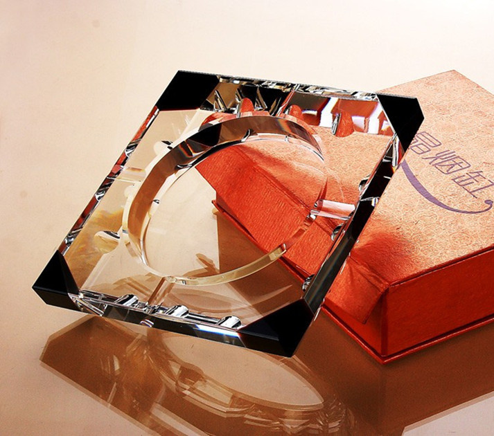 2015 New Arrival Personalized Crystal Glass Ashtray Cigar Ashtray