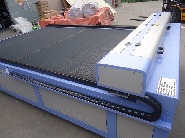 China CNC CO2 80W 100W Laser Cutting Engraving Machine