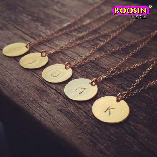 Wholesale High Quality Zinc Alloy Engrave Letter Pendant Necklace