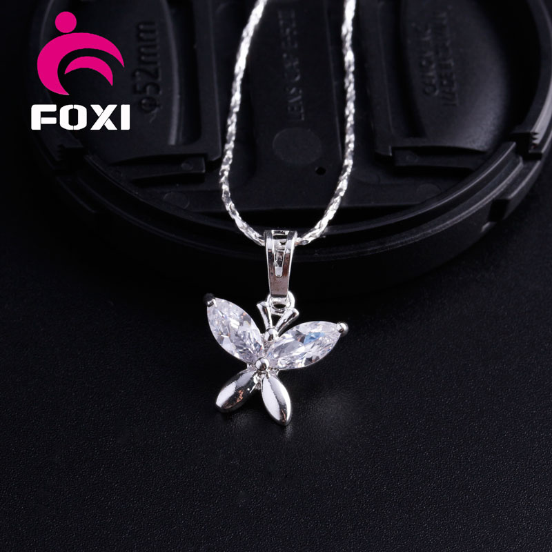Charming Gold Butterfly Pendant Design