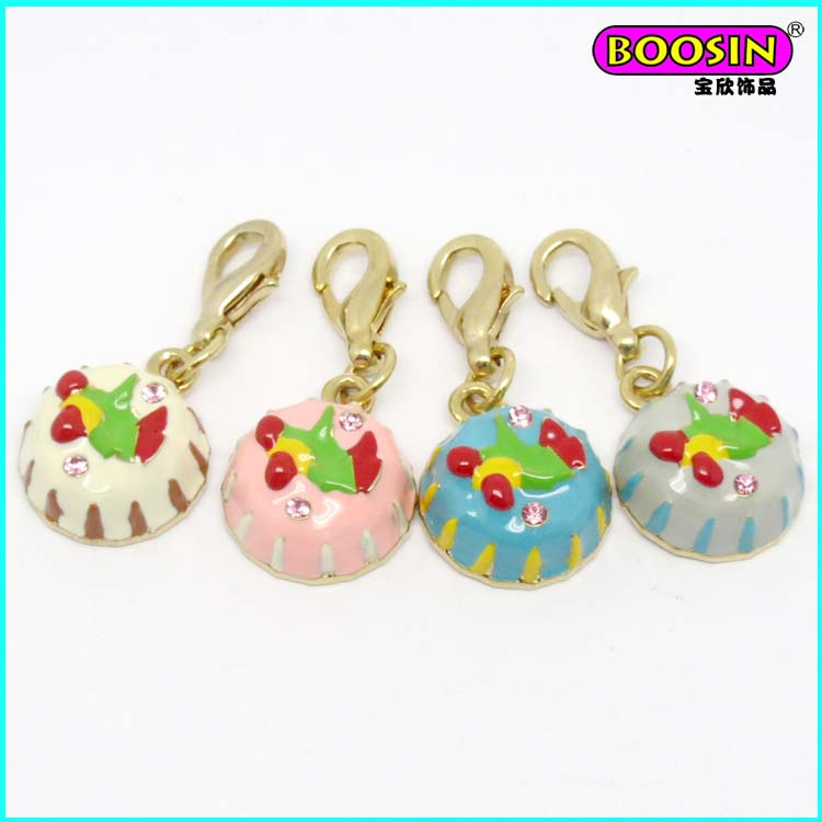 Factory Hot Sale Fancy Gold Enamel Cake Charm