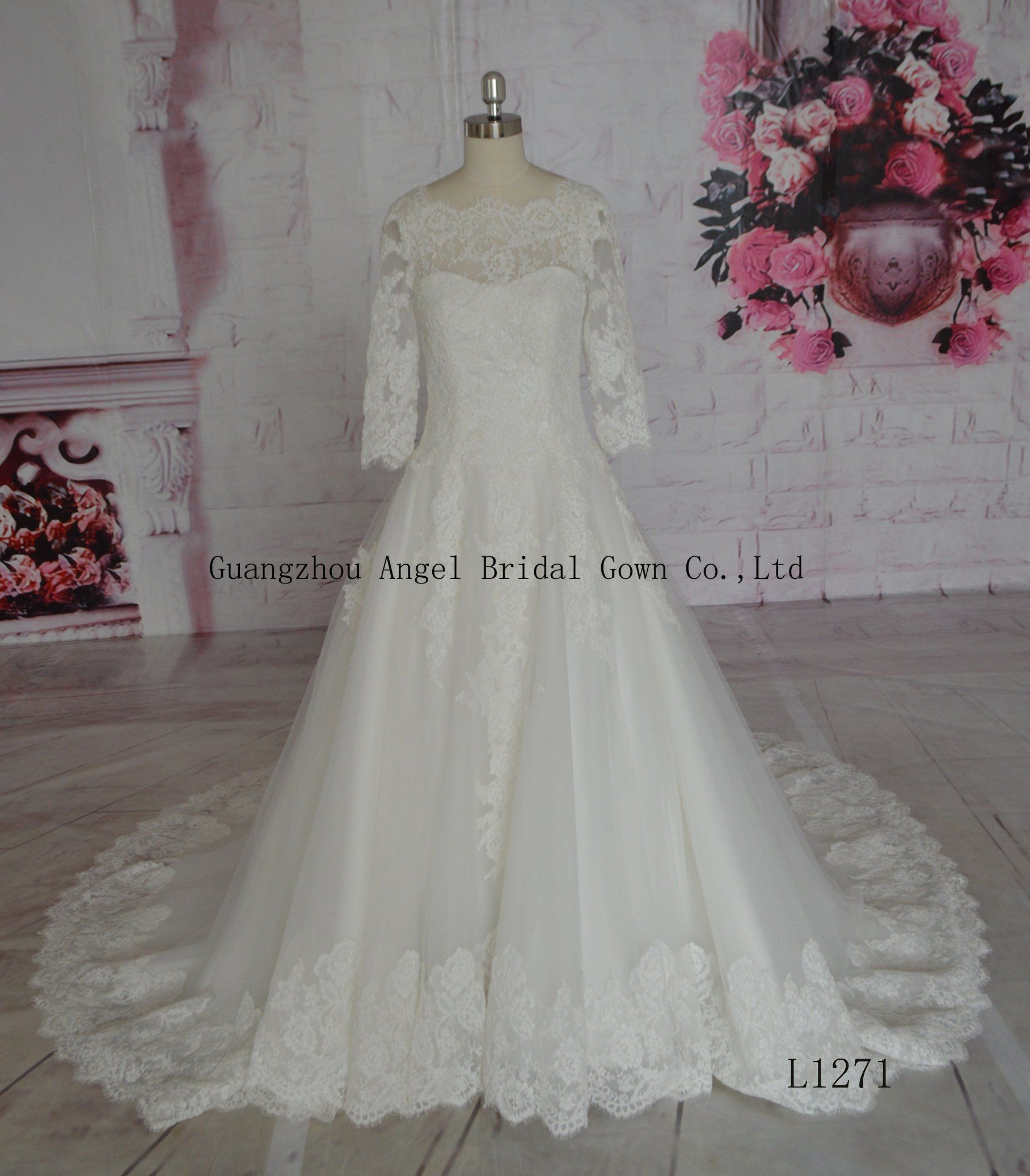Unique Ball Gown Sweetheart Crystals Bowknot Appliques Latest Wedding Gown