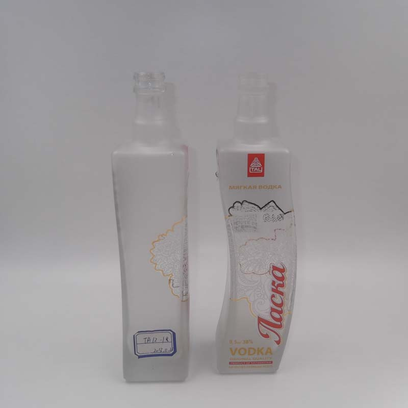 Super Quality 750ml Alcohol Beverage Bottle Empty Vodka Glass Bottle
