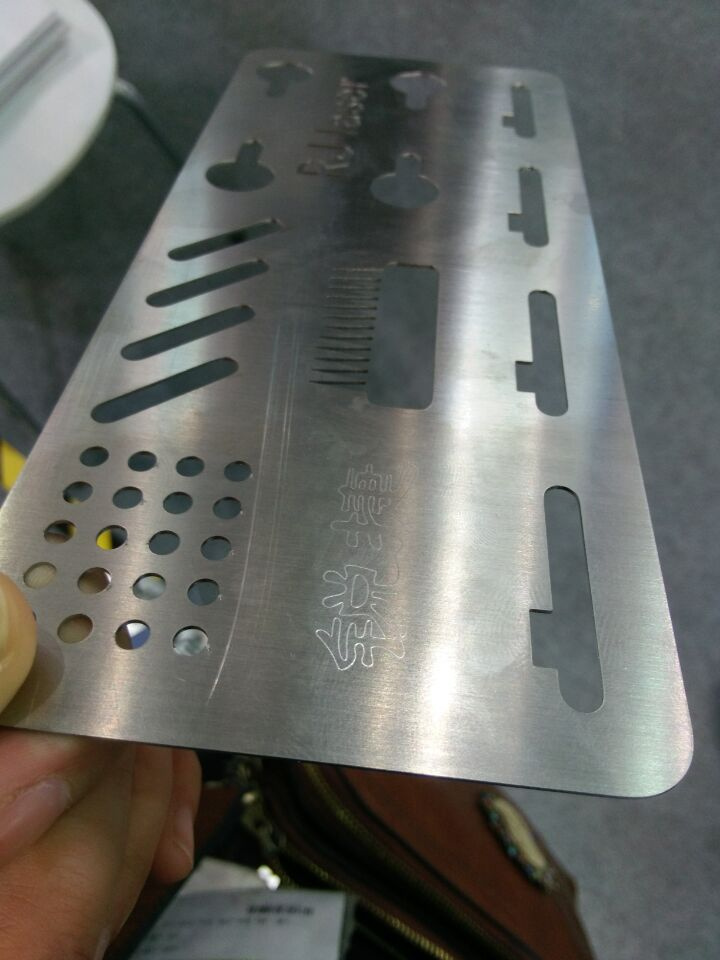 Fiber Laser Cutting Machine Rj1530 500W Used for Cut 3mm Stainless Steel