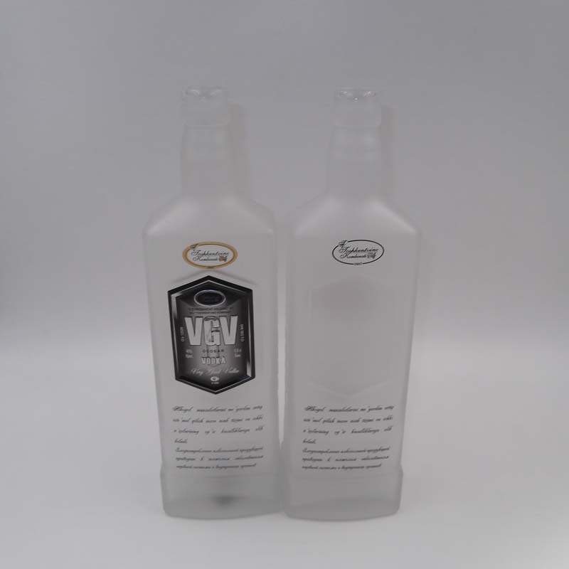 Classic High Quality Glass Bottle for Whiskey Spirit Vodka