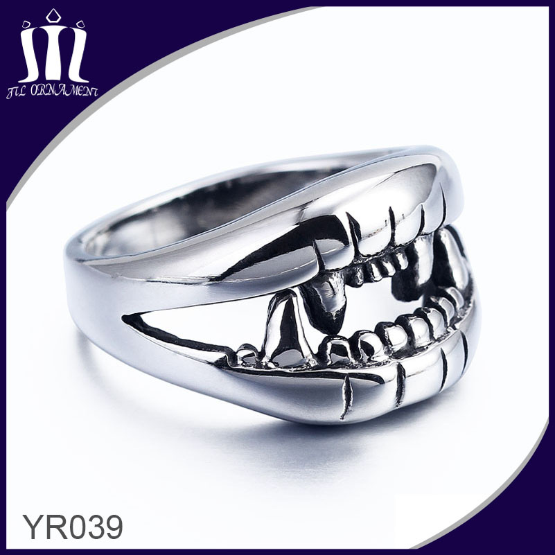 Yr039 Big Teeth Monster Skeleton Ring
