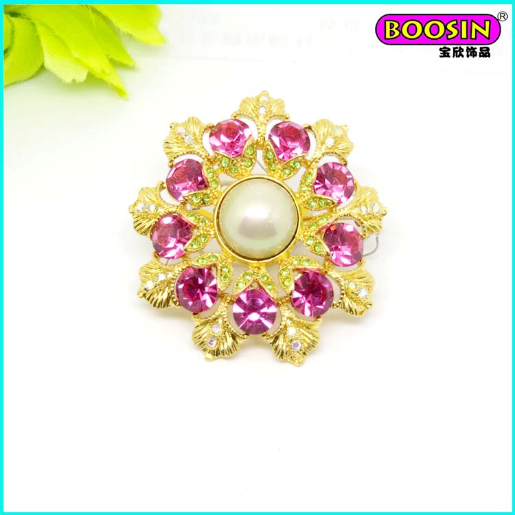 China Manufacturer Wholesale Custom Bulk Flower Rhinestone Brooch with Pearl