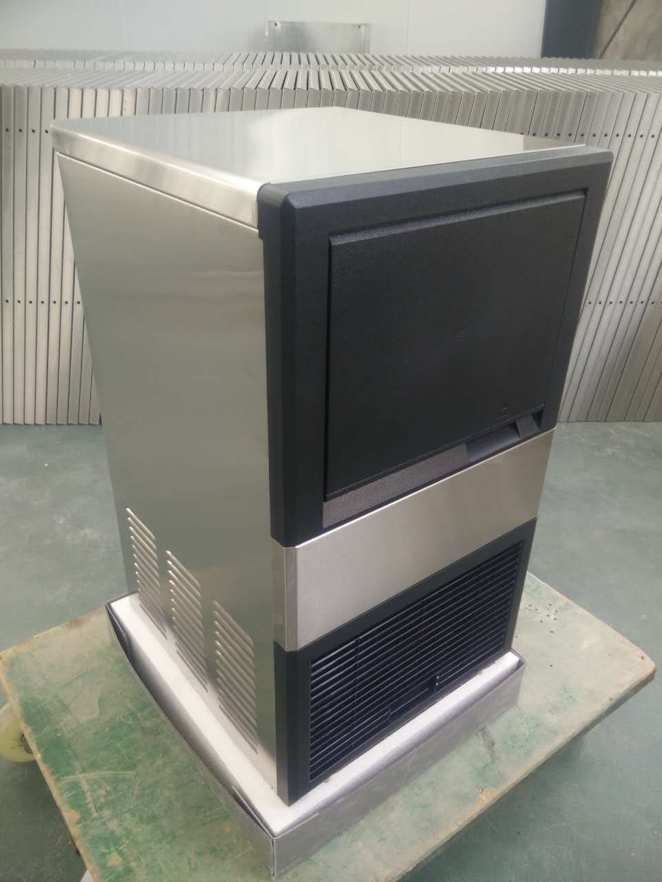 Automatic Control 15kgs Cube Ice Machine