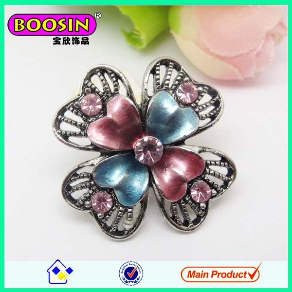China Wholesale Classical Custom Rhinestone Flower Brooch
