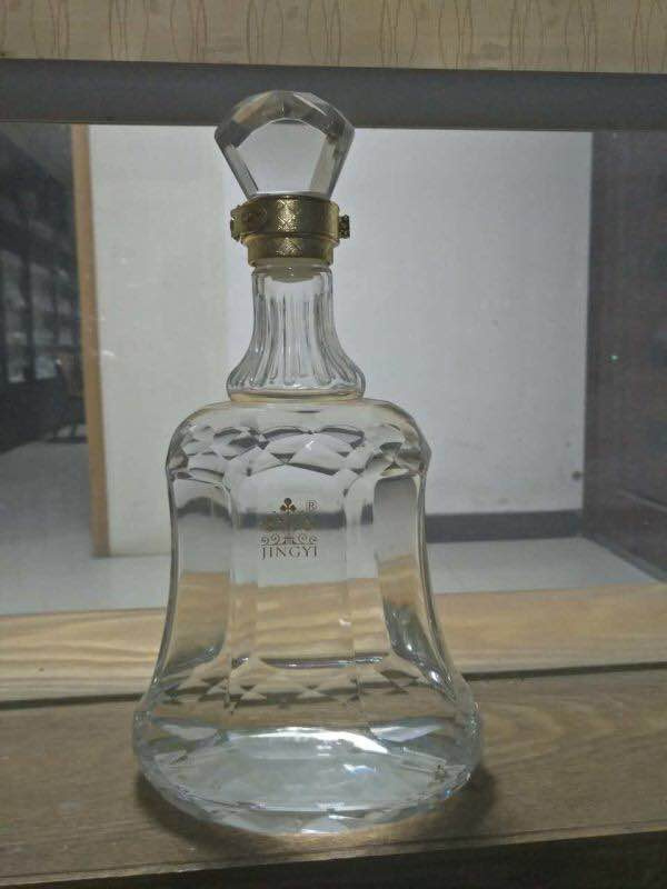 White Bottle for Wine with Polish in 2018 U. S