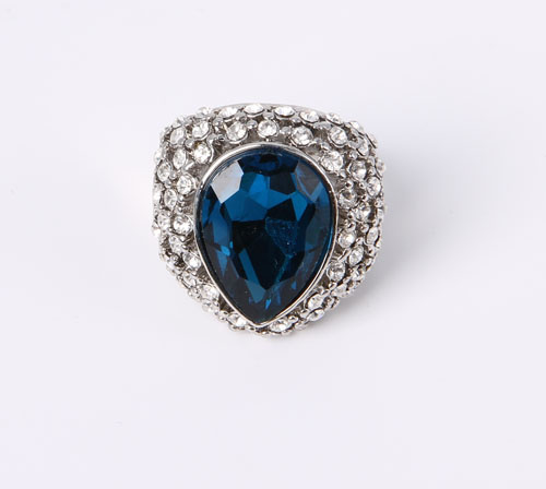 Drop Stone Fashion Ring with Crystal Stones