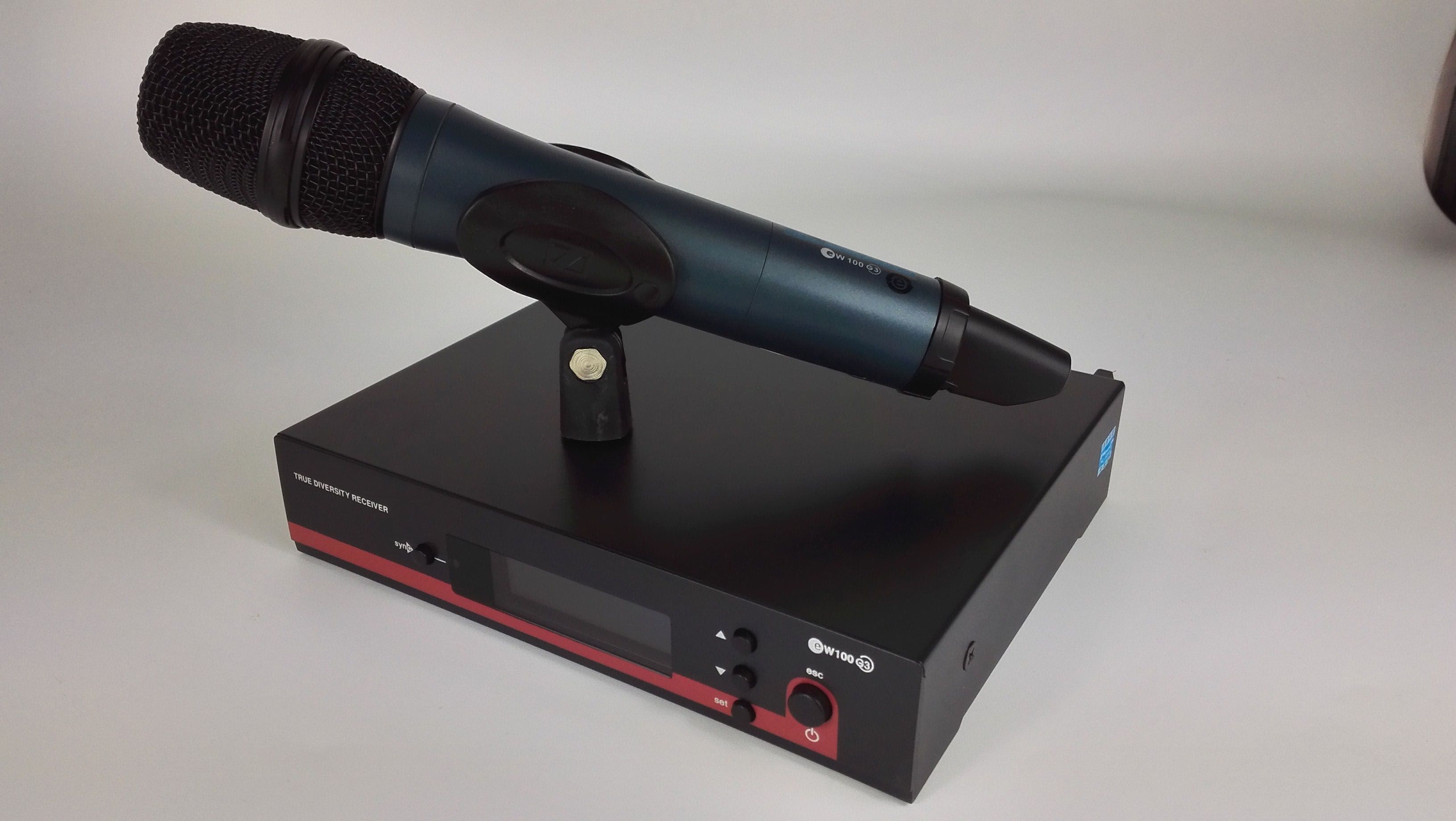 Handheld Wireless UHF Microphone Stage Performance Ew100g3