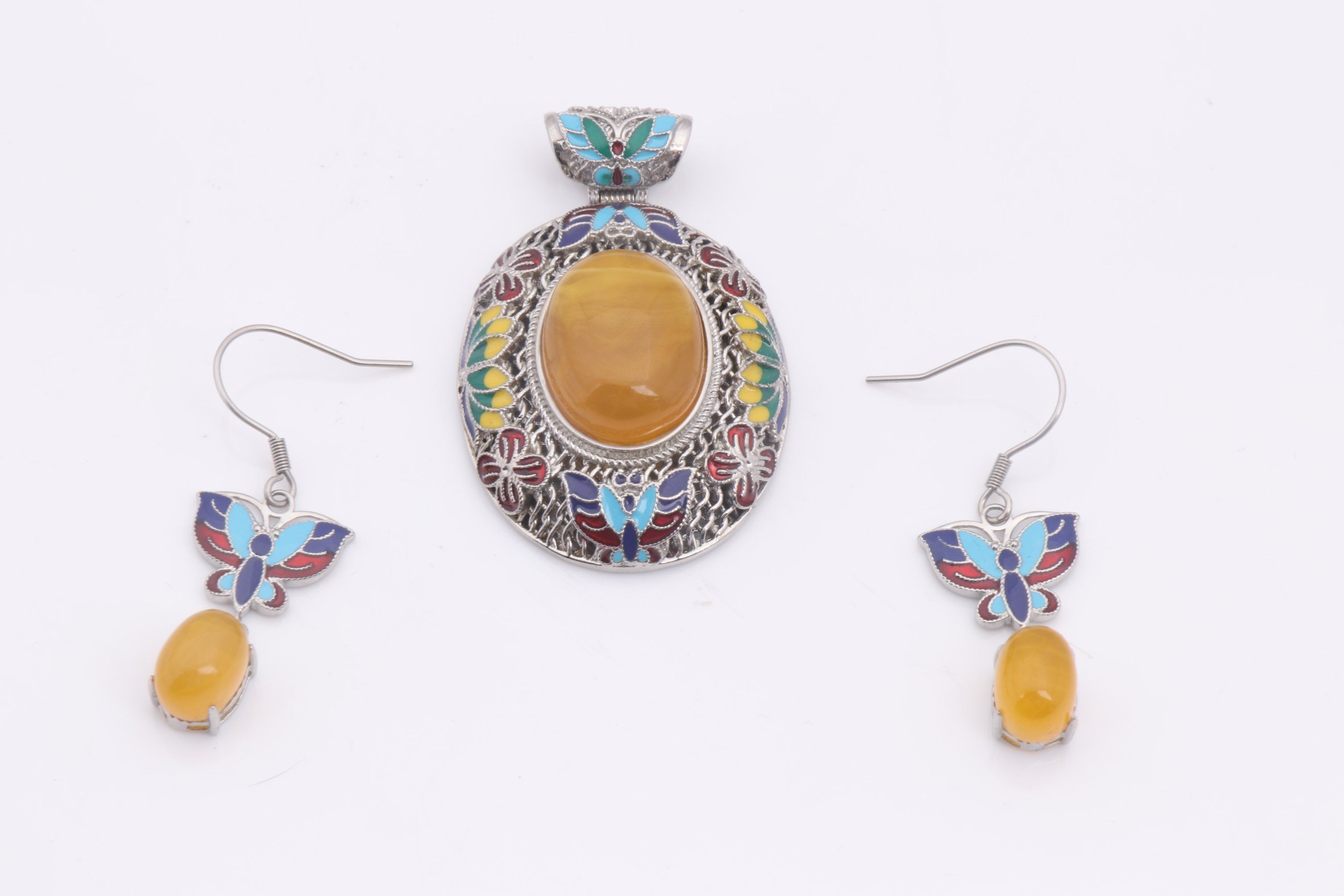 Vintage Style Hollow Crystal Flower Shaped Pendant Retro Stone Necklace