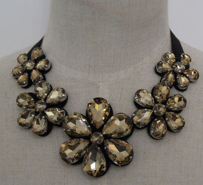 Fashion Flower Crystal Chunky Costume Choker Collar Jewelry Necklace (JE0066)