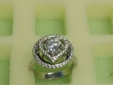 Hot-Selling Ring with Rotating Top Heart Part