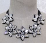 Lady Fashion Flower Crystal Collar Necklace Costume Jewelry (JE0187)
